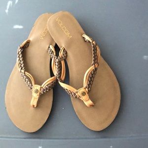 🍄Volcom sandals brand new